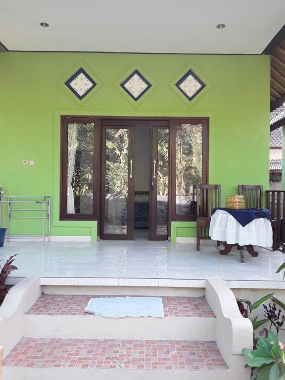 Taman Sandat Amed Екстериор снимка